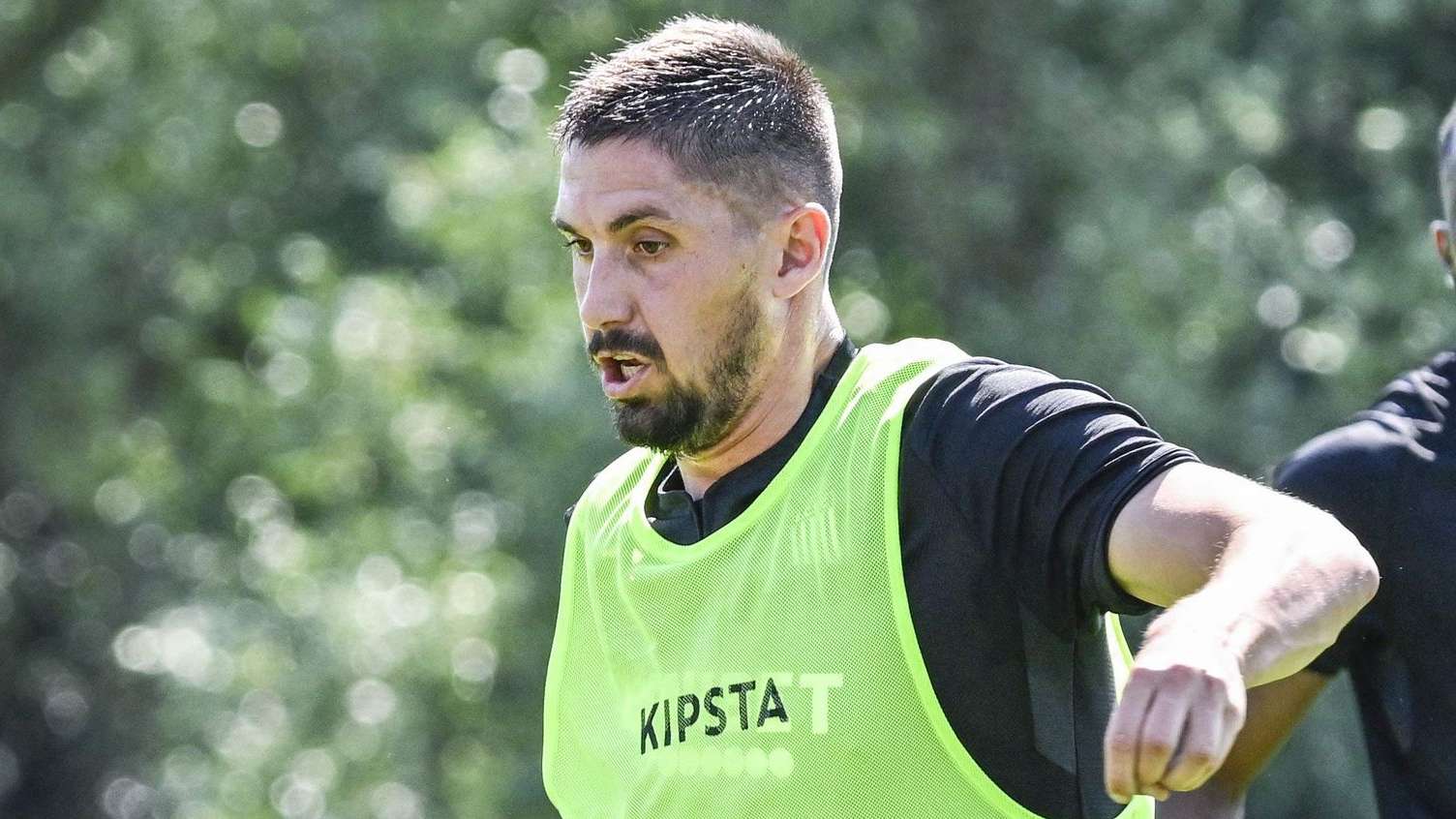 何带领球队 何带领球队