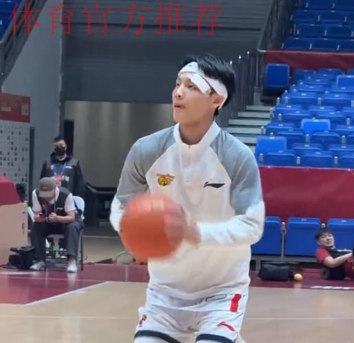 徐杰在列!广东vs浙江12人名单出炉:萨姆纳PK约克领衔外援大战 徐杰在列!广东vs浙江12人名单出炉:萨姆纳PK约克领衔外援大战